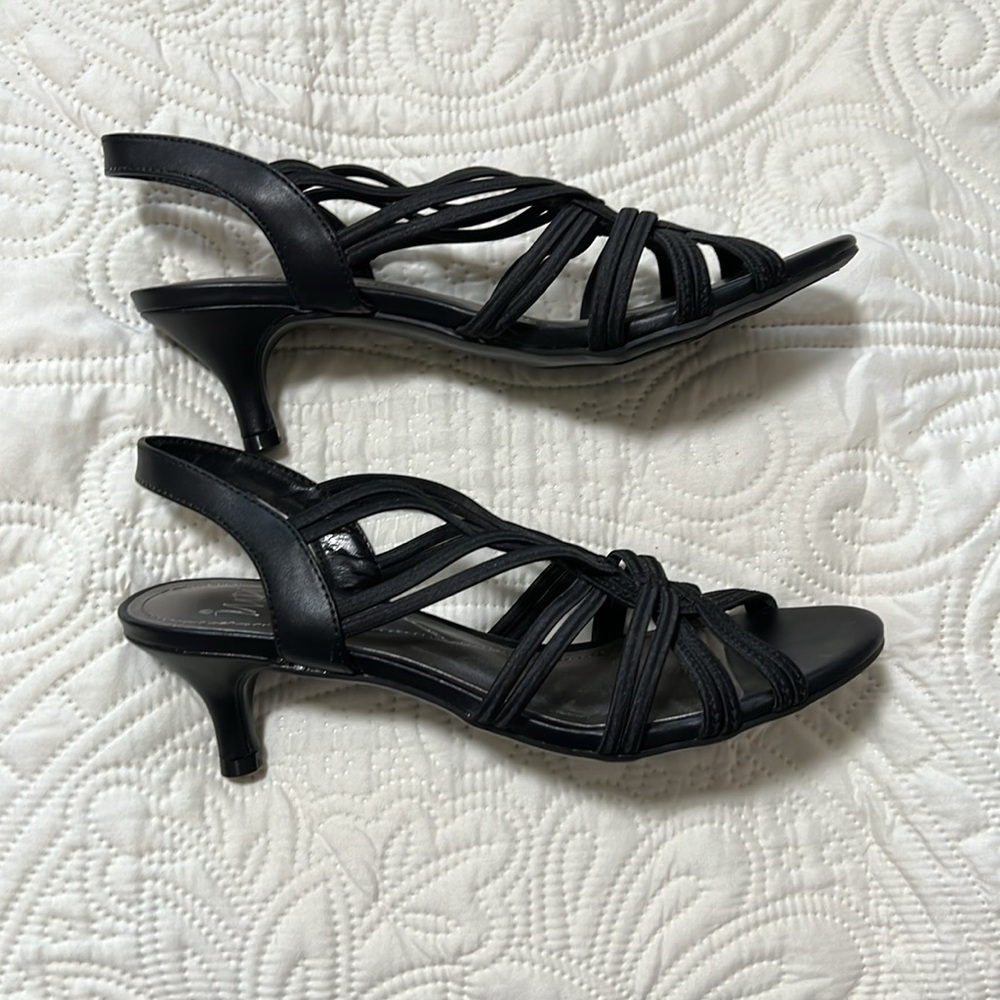 iMPO Edda Slingback sandal with Kitten heel. Black. Size 6.5. Memory foam insole